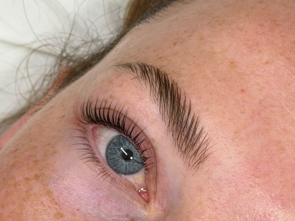 Lash application at Maya